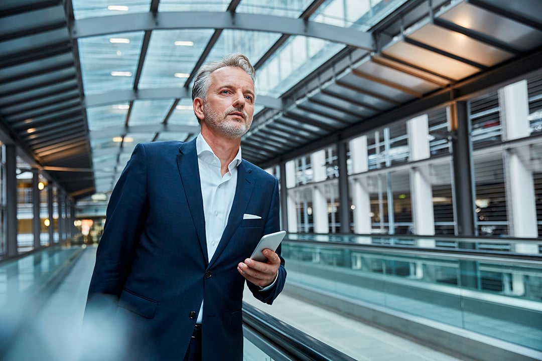 businessman-using-smartphone-at-the-airport-stand-2022-03-08-01-28-31-utc.jpg