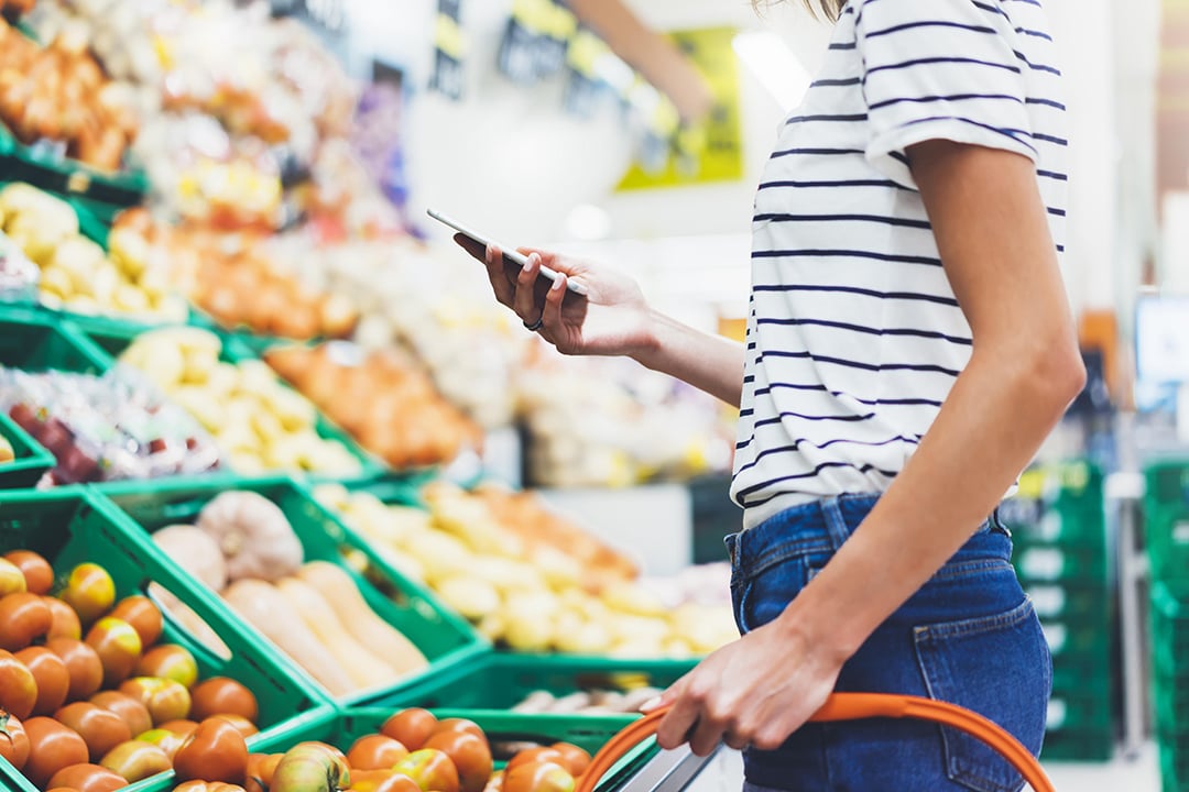 people_woman_shopping_grocery.jpg