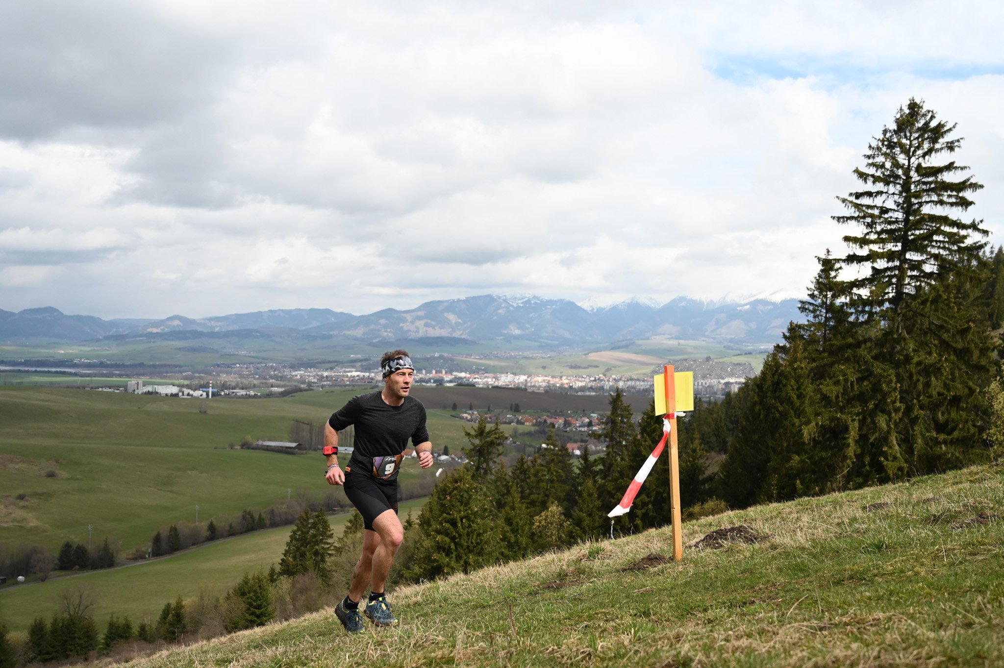 Liptov Ride_23_running up the hill.jpg